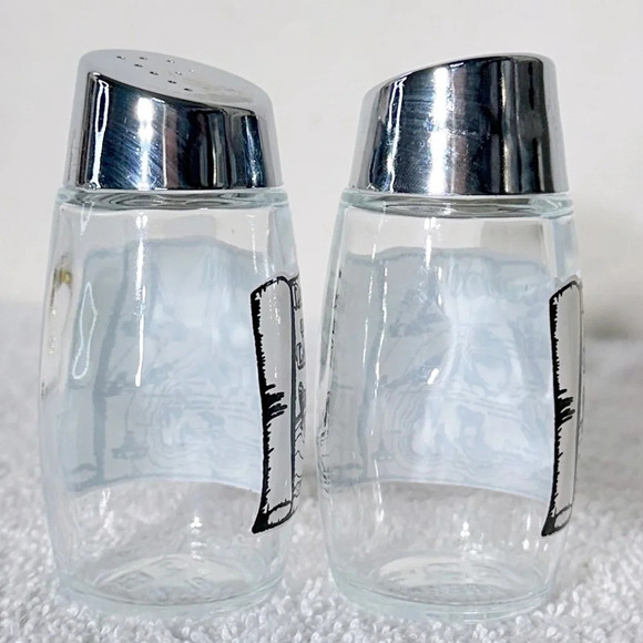 Vintage  Glass Newfoundland And Labrador Salt & Pepper Shakers - Picture 4 of 8